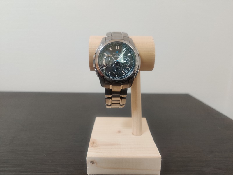 小物DIY】簡単に作れてインテリアにもおすすめ！木製腕時計スタンド 